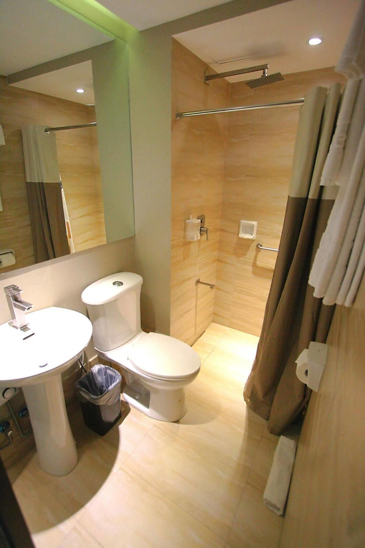 The Suez Serviced Studios Makati Makati City Extérieur photo