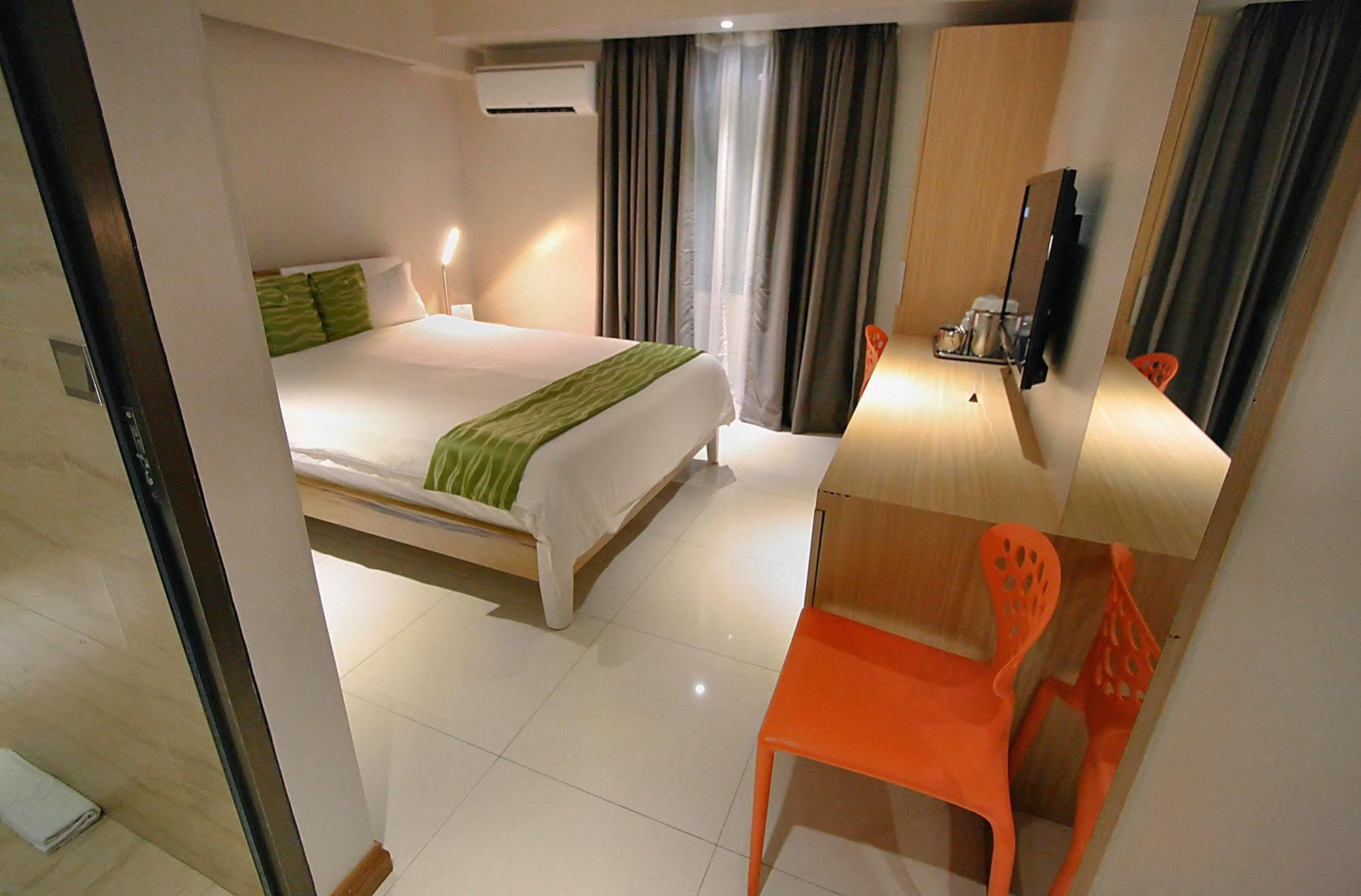 The Suez Serviced Studios Makati Makati City Extérieur photo