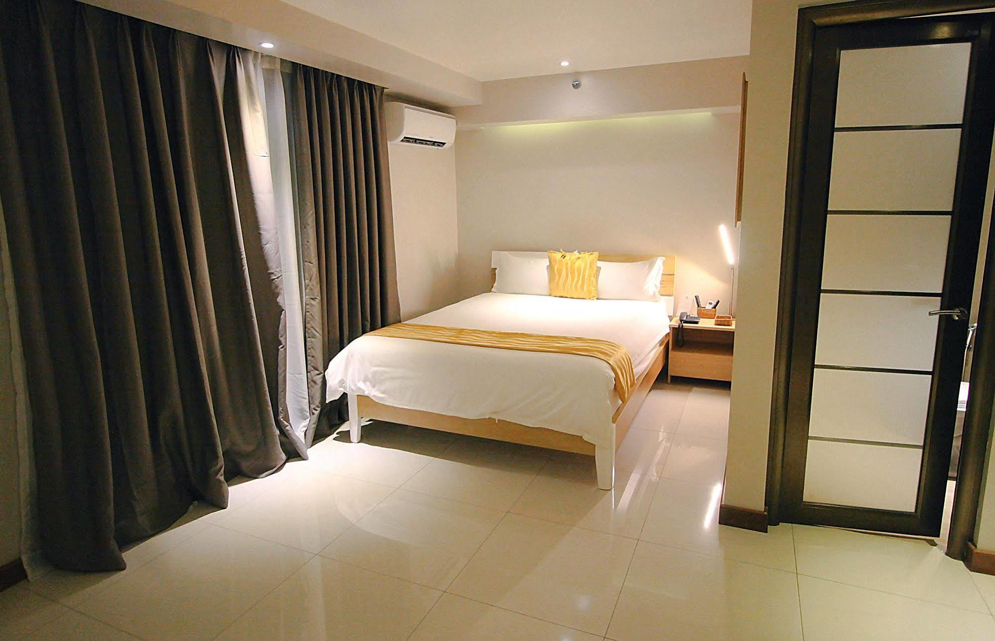 The Suez Serviced Studios Makati Makati City Extérieur photo
