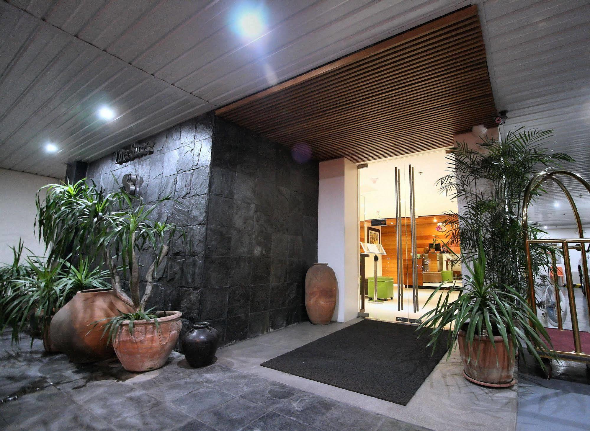 The Suez Serviced Studios Makati Makati City Extérieur photo
