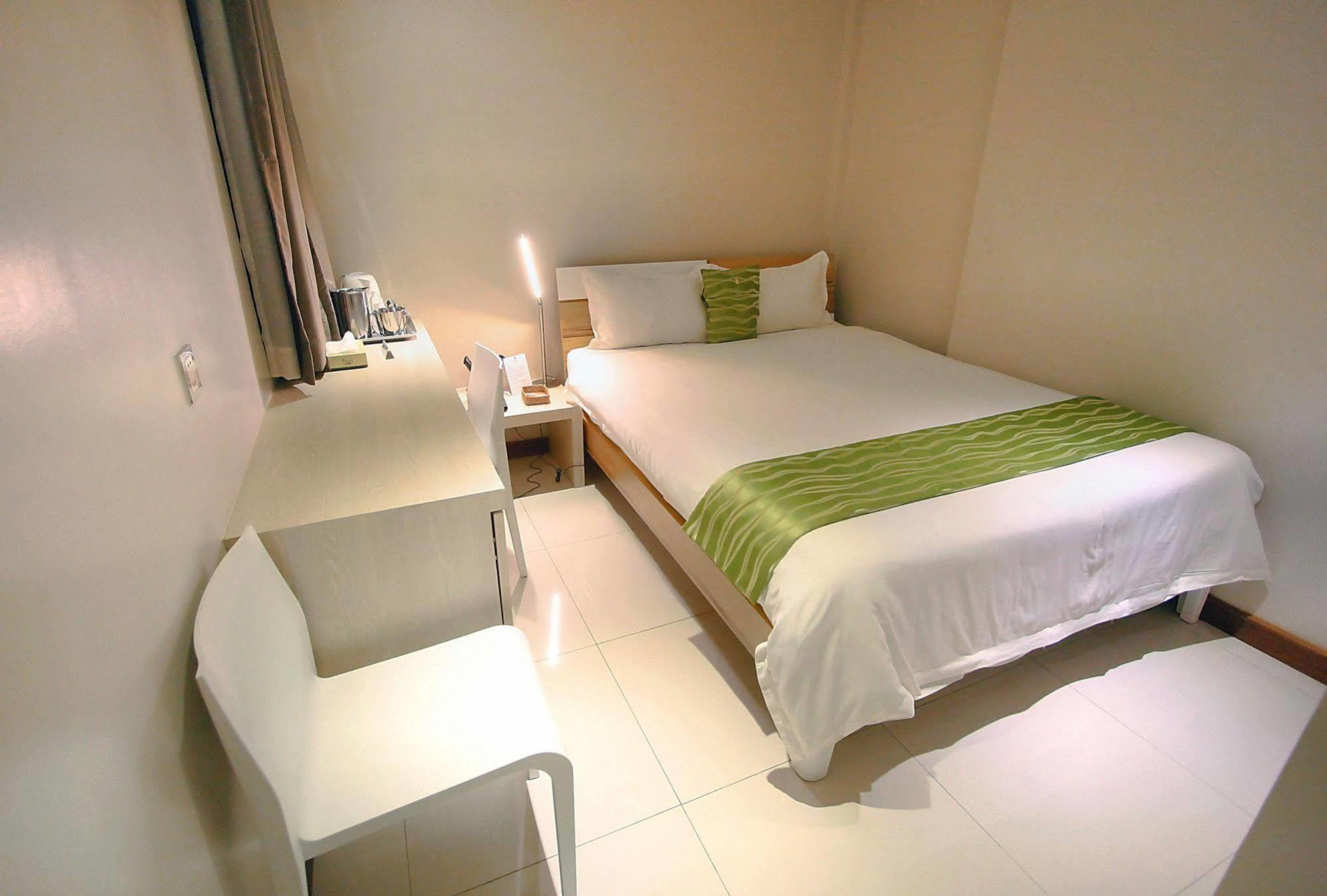 The Suez Serviced Studios Makati Makati City Extérieur photo